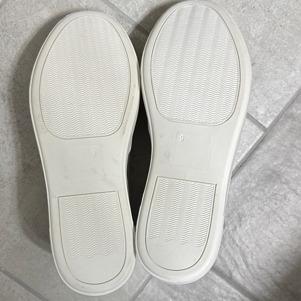 NWOT Soda Women’s Light Gray Slip-On Loafers - Picture 3 of 3